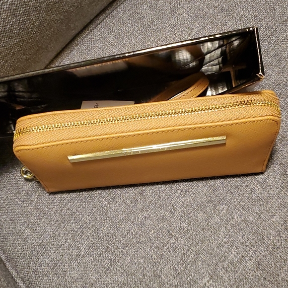Tan Steve Madden Zipper Wallet - Picture 8 of 11